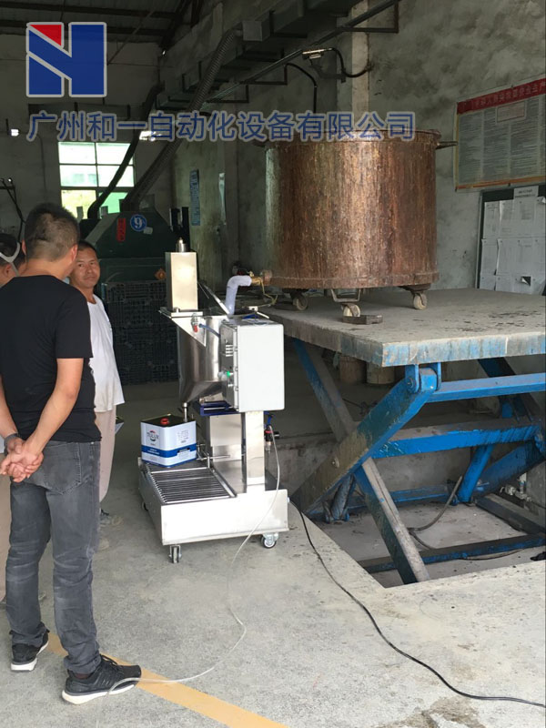 灌裝機(jī)現(xiàn)場(chǎng)案例